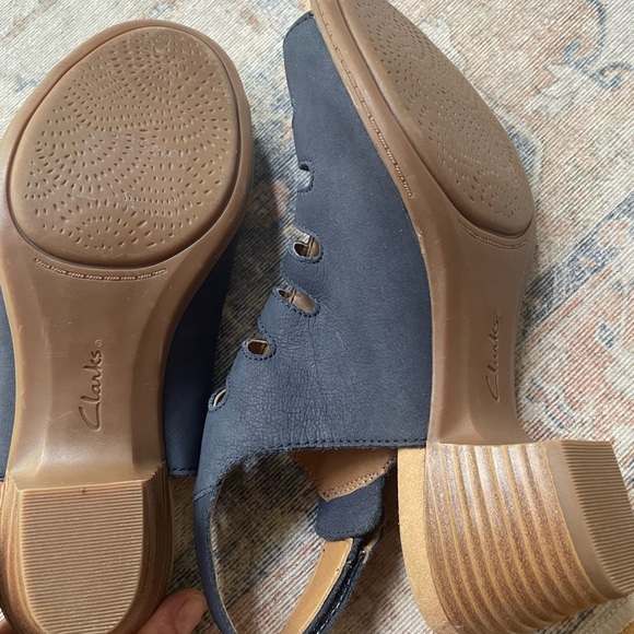 Clark’s navy blue Comfort fit sandals - Picture 5 of 7